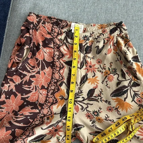 Anthropologie Smocked Balloon Leg Pants Size 2 - Picture 12 of 15